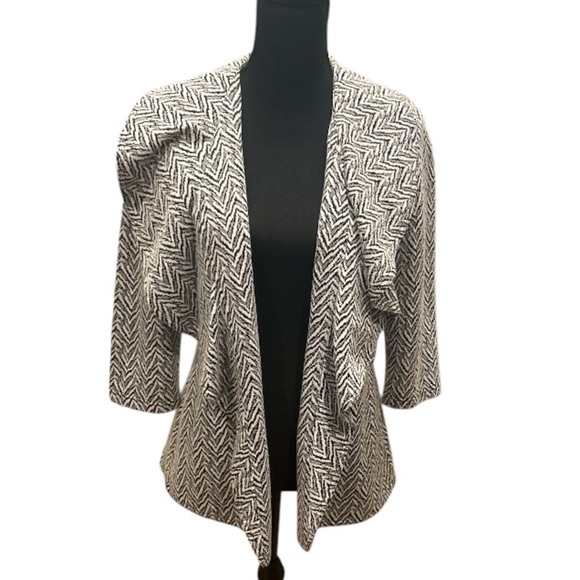 Calvin Klein women's blazer EUC in a black and white print, designed, size 4P. - Picture 1 of 9